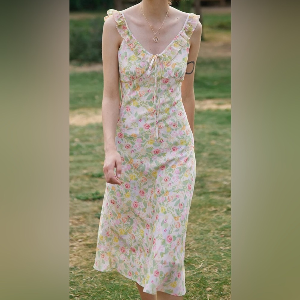 NWT Simple Retro Jessie Floral Printed Slip Dress